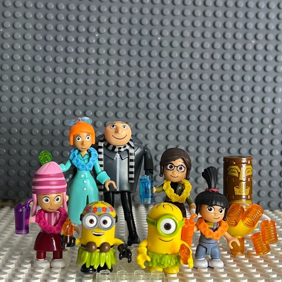 Mega Construx Despicable Me 3 Family Luau Party and Friends - Picture 2 of 8